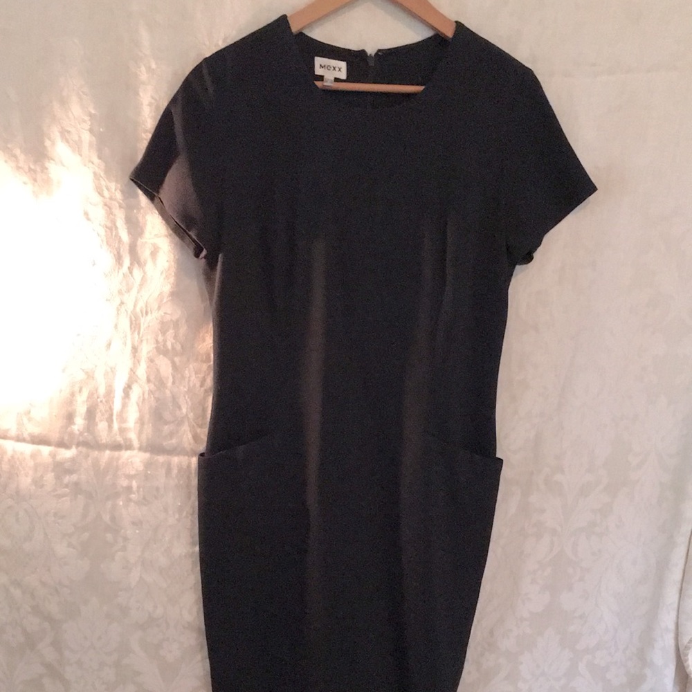 Mexx fitted little black dress short sleeves